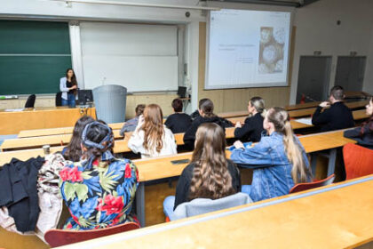 Prednáška o tvorivosti a výtvarný workshop pre budúcich učiteľov výtvarného umenia